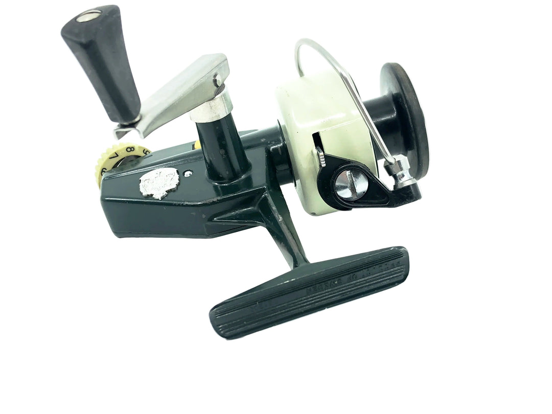 Abu Zebco Cardinal 4 Spinning Reel w/Paperwork- Refurbished