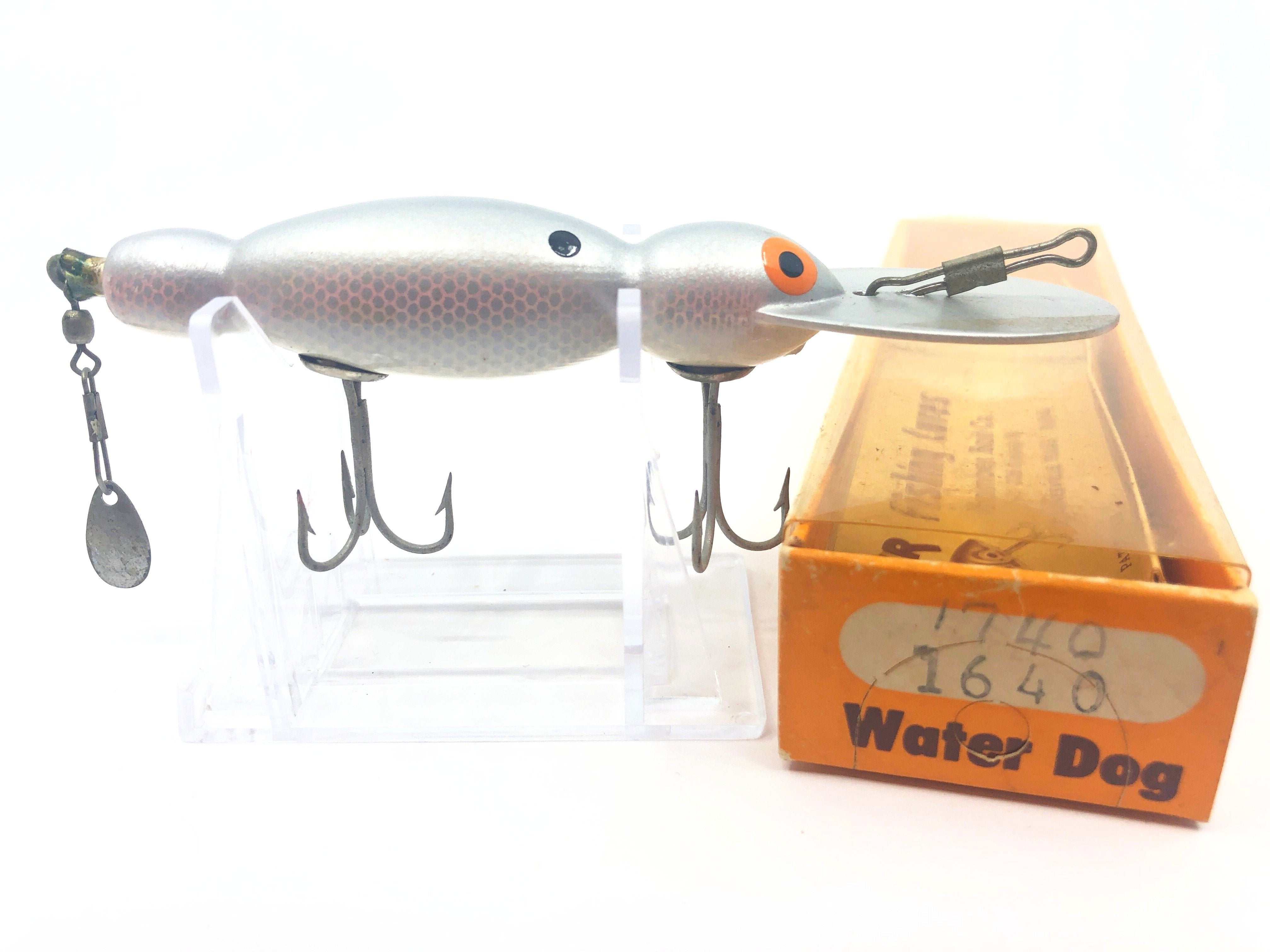 Vintage Wooden Bomber Water Dog 1640 Silver Shad Color with Box – My Bait  Shop, LLC
