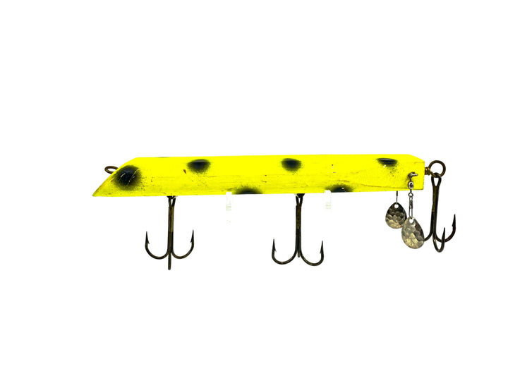 Unknown Musky Jerkbait, Chartreuse/Black Dots