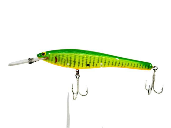 Bagley DB08, 6C9 Green Crayfish on Chartreuse Color