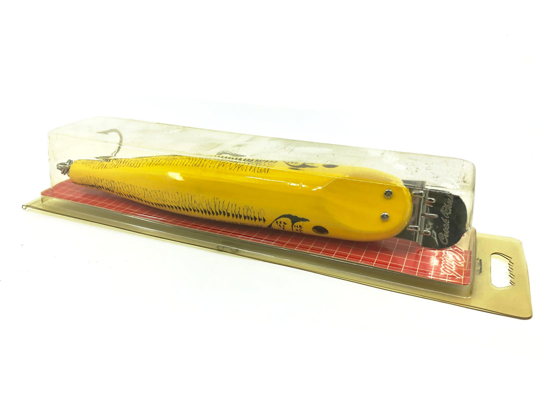 Creek Chub Wooden Giant Straight Pikie 6800, YC Yellow Croaker Color, New on Card Old Stock