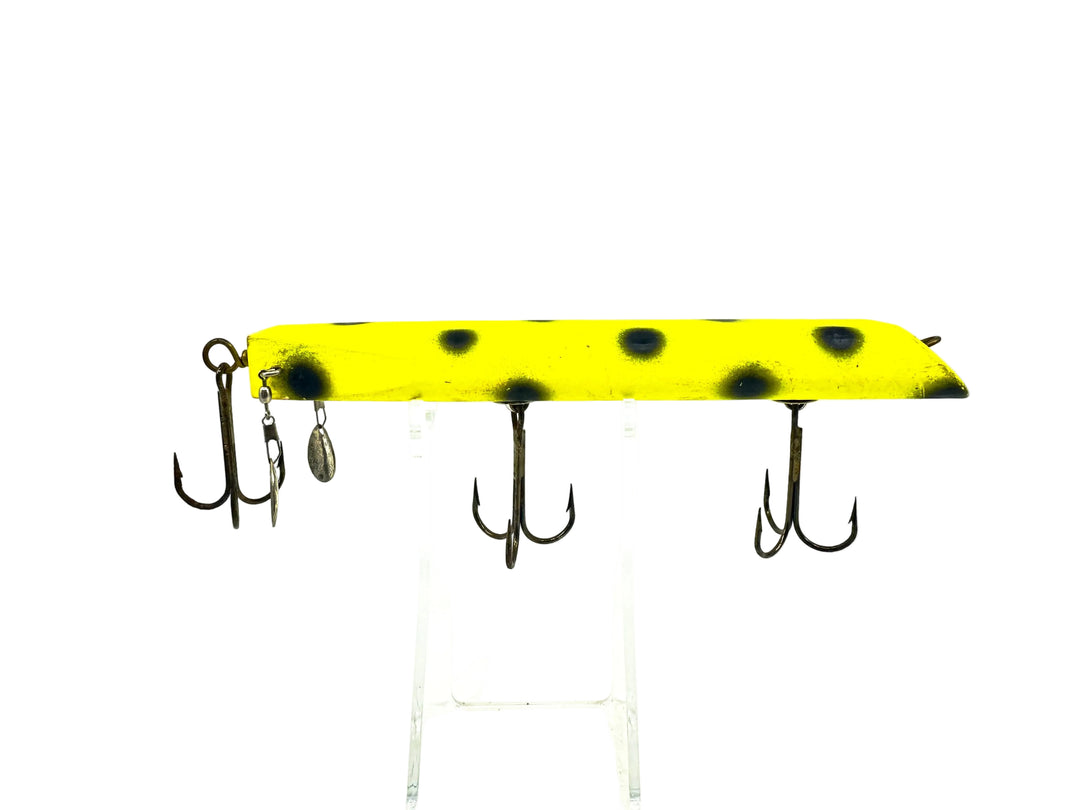 Unknown Musky Jerkbait, Chartreuse/Black Dots