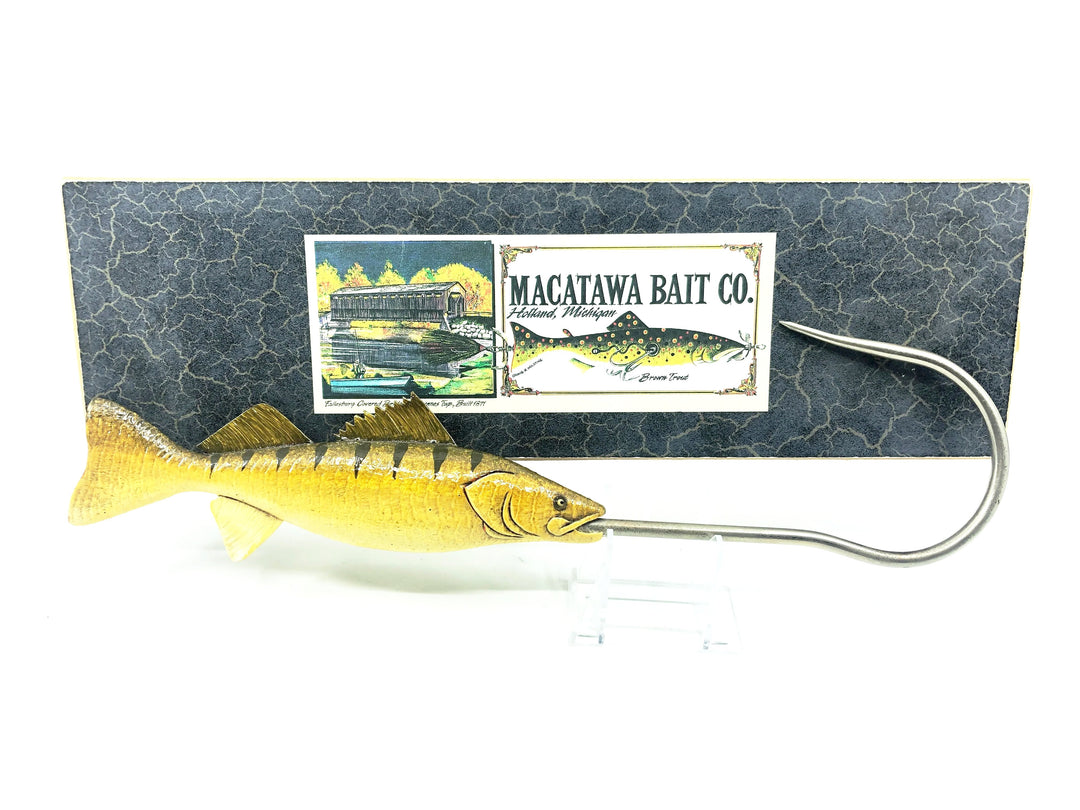 Macatawa Bait Co. Angler Grabbing Hook, Walleye w/Box