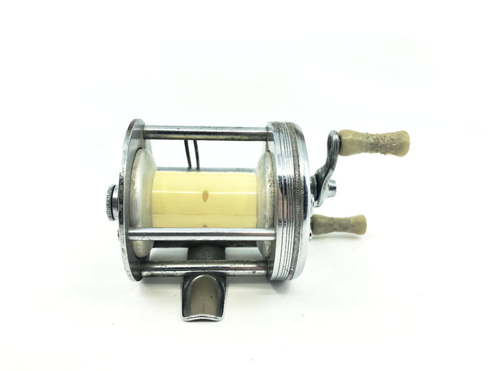 Bronson Lashless Model No. 1700 Bait Casting Reel