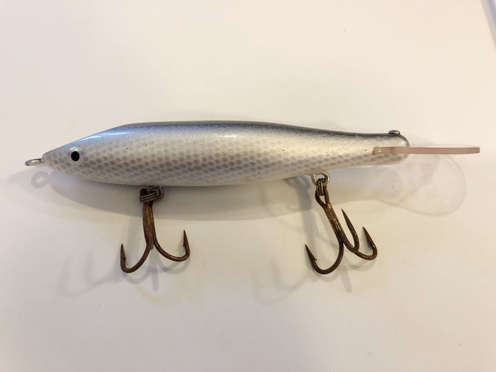 Riverrun Tackle Manta Musky Lure Silver Scale Color