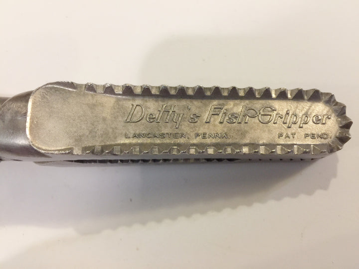 Detty's Fish Stripper