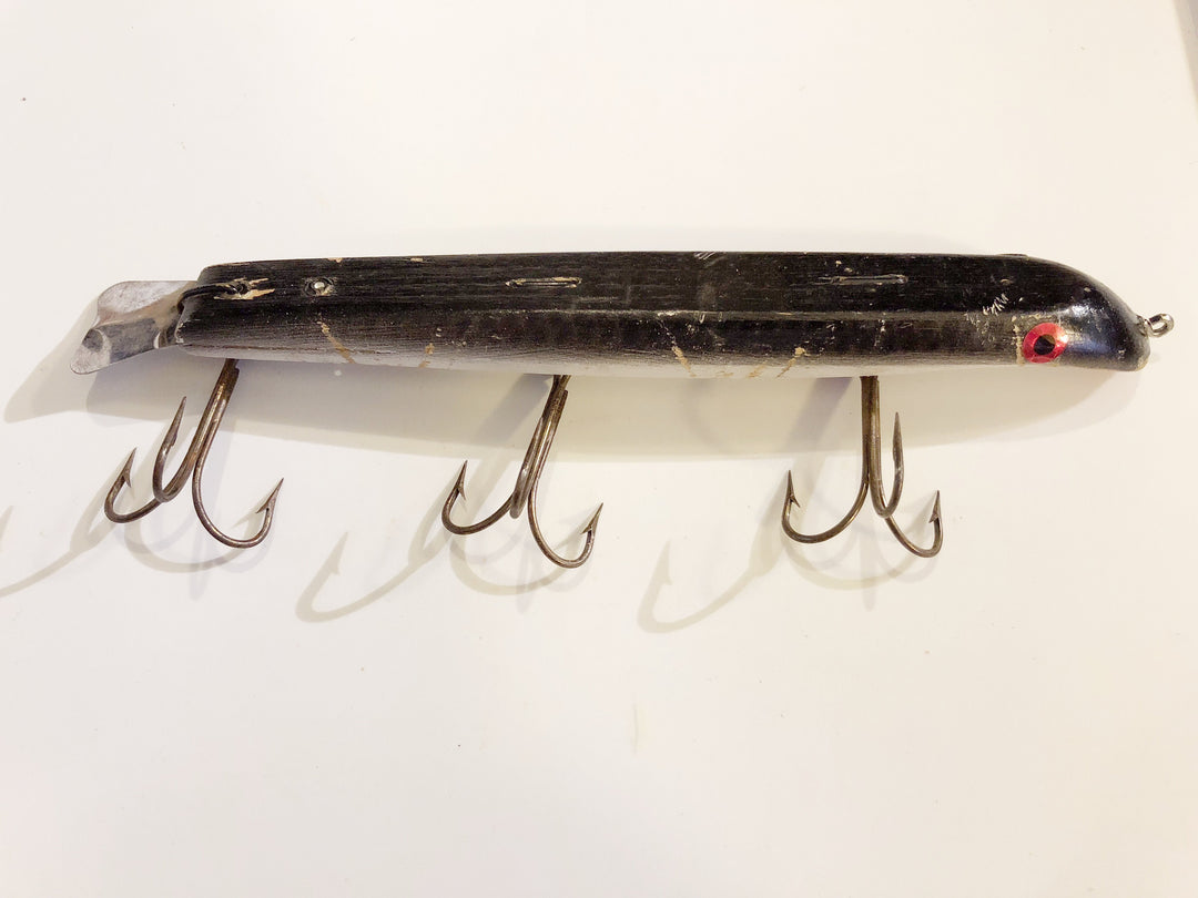 Suick 9" Black White Musky Lure
