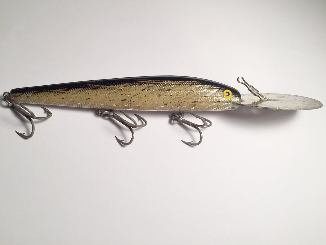 Rebel or Rapala Type Minnow with Huge Diving Plate