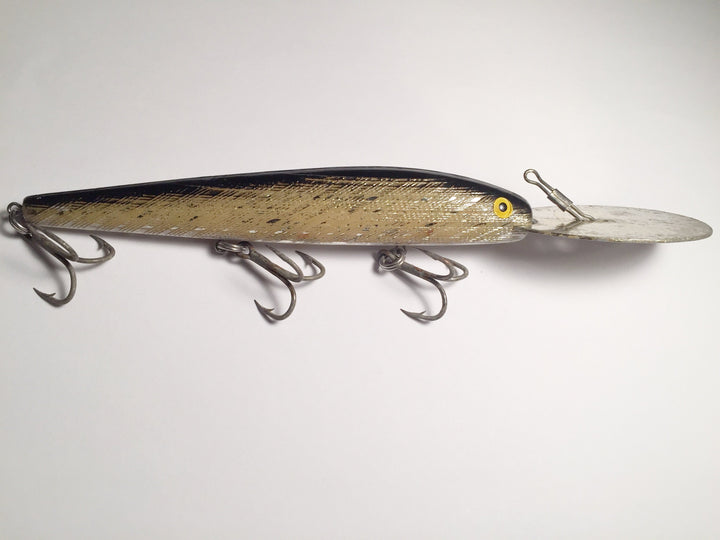 Rebel or Rapala Type Minnow with Huge Diving Plate