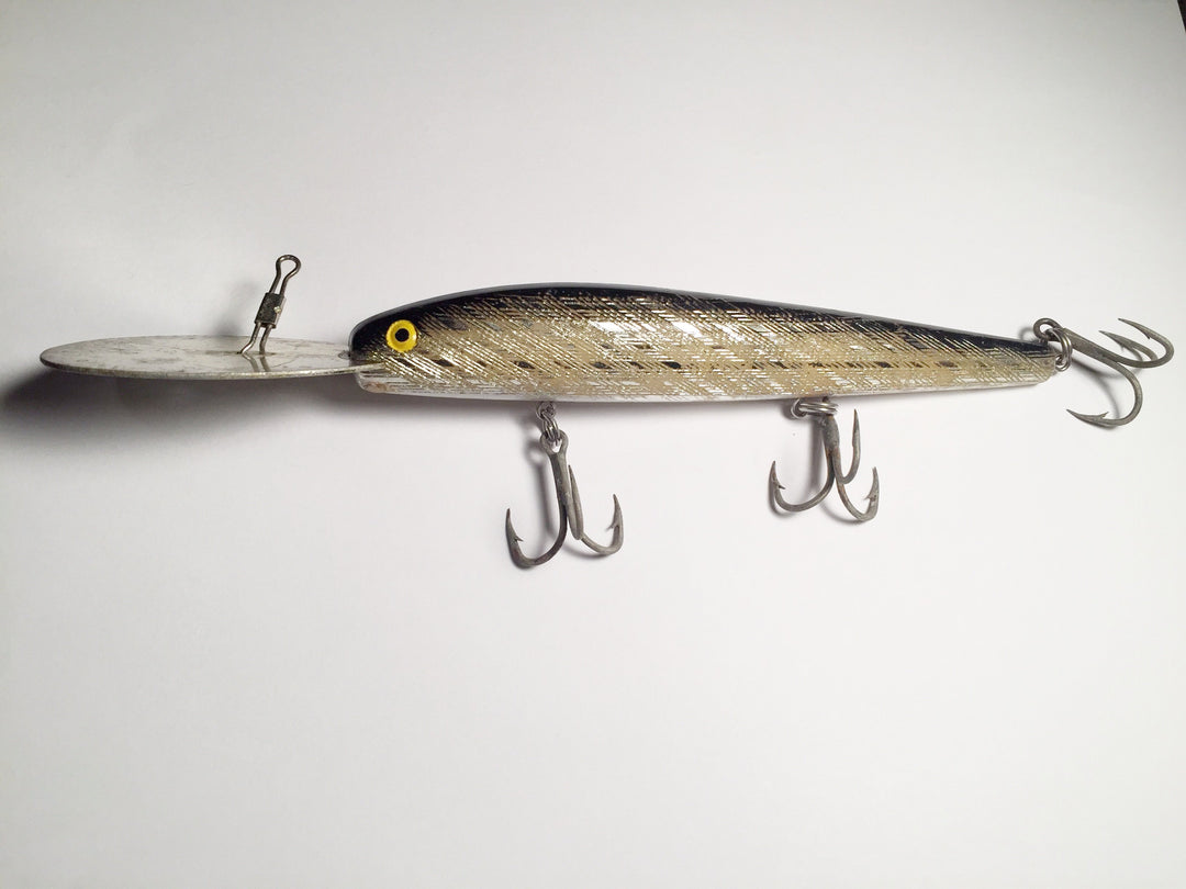 Rebel or Rapala Type Minnow with Huge Diving Plate